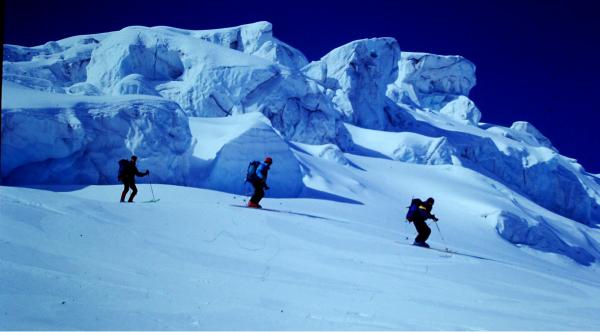 Ski Abfahrt vom Mont Blanc, 4810m höchster Beg der Alpen