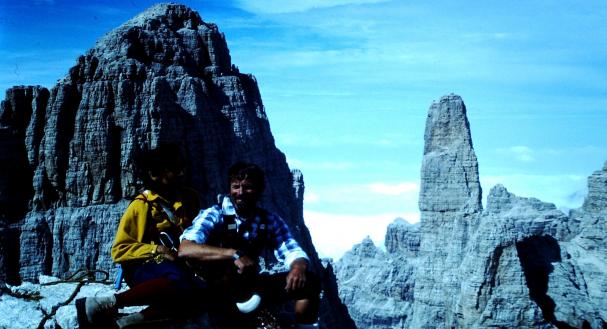 Myriam und ich gegen die Guglia in der Brenta