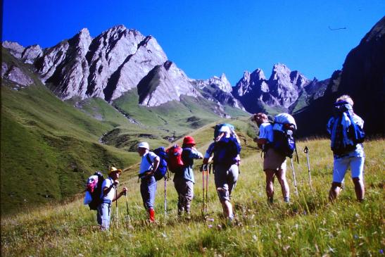 Gruppenfoto gegen die Schwarze Riffel in den südl. Zillertaler Alpen