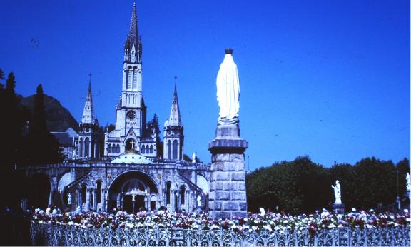 Die Wallfahrtskirche von Lourdes