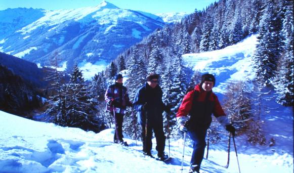 Mit Schneeschuhe Aufstieg zur Höslalm