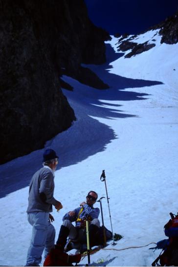 Unser Pfarrer Franz bei der Rast vor dem Aufstig über die Coulitsch Rinne